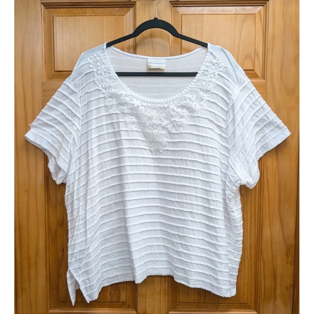 Alfred Dunner Woman's No Size White T Shirt Lace Neckline Stretchy Workwear